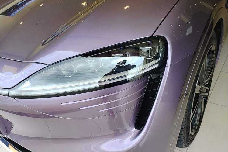 Used Hima Luxeed R7 2025 Extended-Range 331km Ultra Left Front Headlight