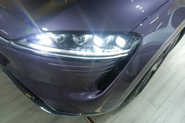 Used Hima Luxeed R7 2025 Range-Extended Version 251 km Max Left Front Headlight