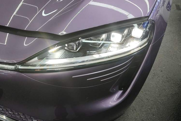 Used Hima Luxeed R7 2025 Range-Extended Version 251 km Max Left Front Headlight