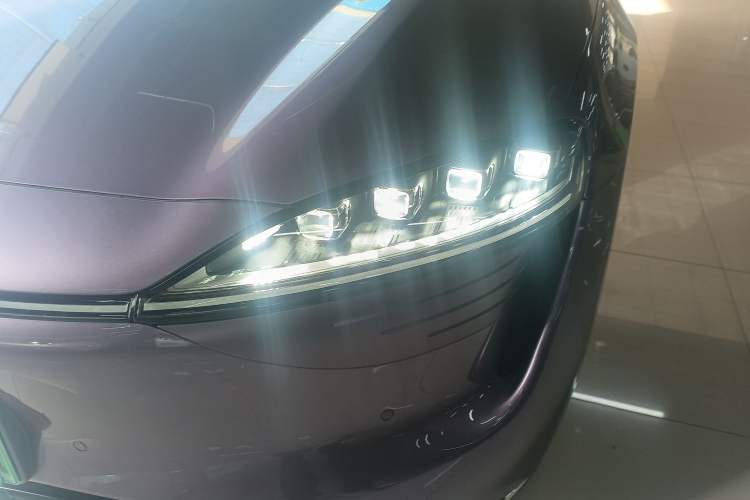 Used Hima Luxeed R7 2025 Range-Extended Version 251 km Max Left Front Headlight