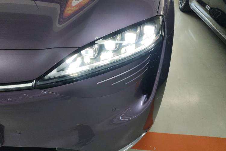 Used Hima Luxeed R7 2025 Range-Extended Version 251 km Max Left Front Headlight