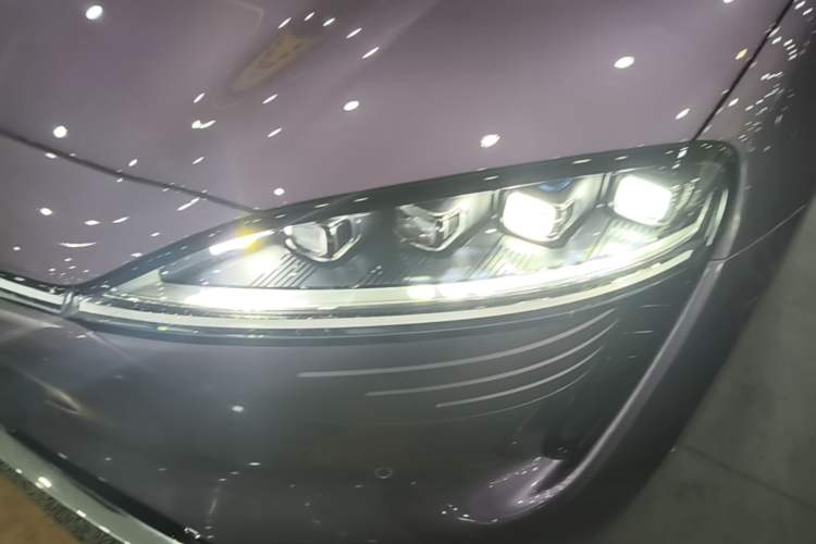 Used Hima Luxeed R7 2025 Range-Extended Version 251 km Max Left Front Headlight