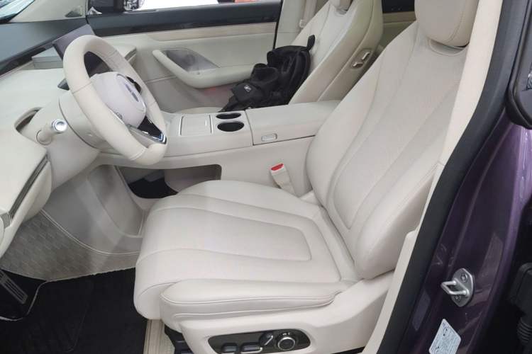 Used Hima Luxeed R7 2025 Range-Extended Version 251 km Max Left Front Seat