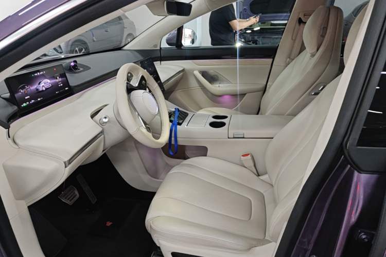 Used Hima Luxeed R7 2025 Range-Extended Version 251 km Max Left Front Seat