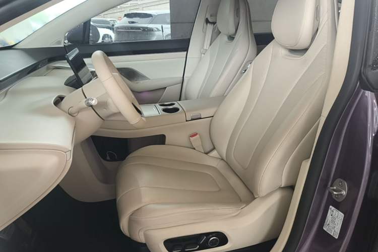 Used Hima Luxeed R7 2025 Range-Extended Version 251 km Max Left Front Seat