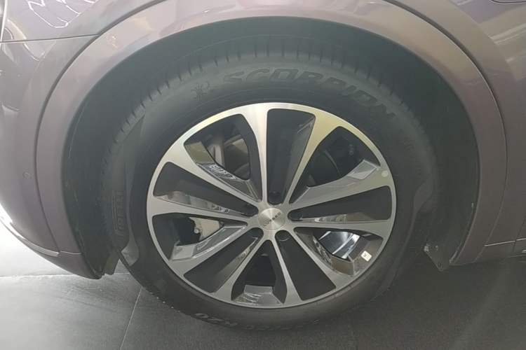 Used Hima Luxeed R7 2025 Range-Extended Version 251 km Max Left Front Wheel Hub