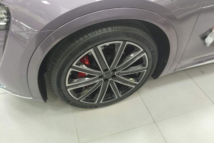 Used Hima Luxeed R7 2025 Extended-Range 331km Ultra Left Front Wheel Hub