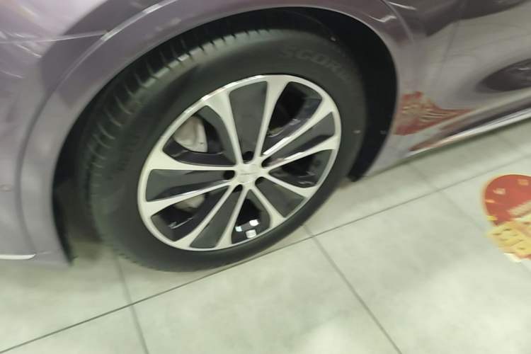 Used Hima Luxeed R7 2025 Range-Extended Version 251 km Max Left Front Wheel Hub