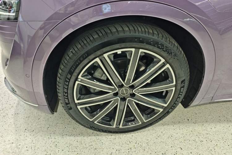 Used Hima Luxeed R7 2025 Range-Extended Version 251 km Max Left Front Wheel Hub