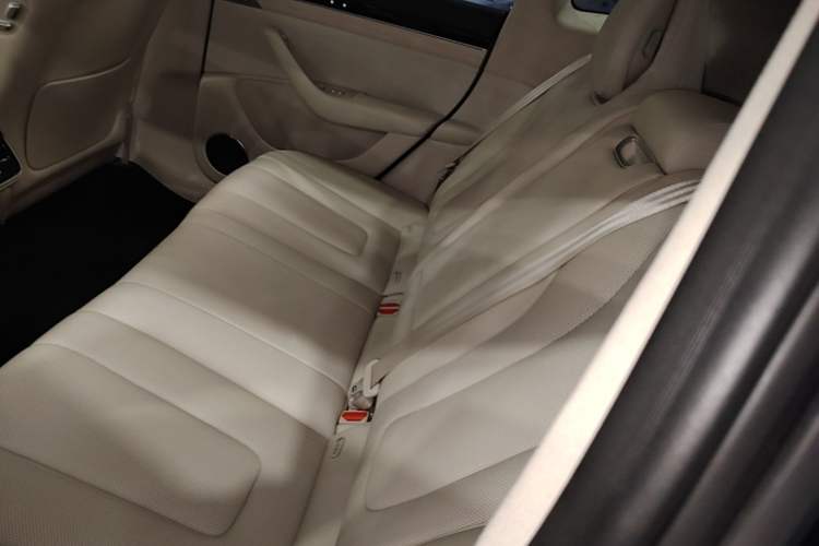Used Hima Luxeed R7 2025 Range-Extended Version 251 km Max Left Rear Seat
