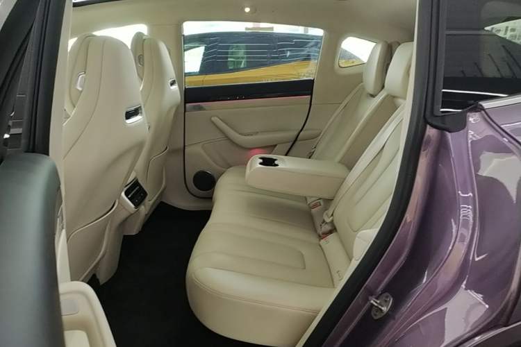 Used Hima Luxeed R7 2025 Range-Extended Version 251 km Max Left Rear Seat