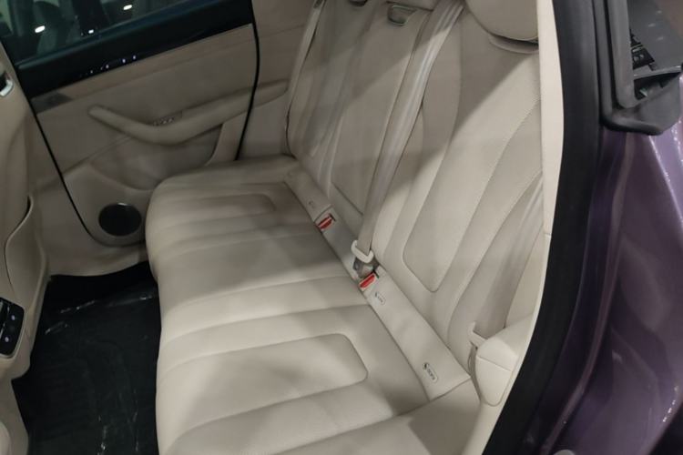 Used Hima Luxeed R7 2025 Range-Extended Version 251 km Max Left Rear Seat
