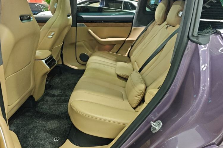 Used Hima Luxeed R7 2025 Range-Extended Version 251 km Max Left Rear Seat