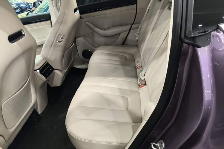 Used Hima Luxeed R7 2025 Range-Extended Version 251 km Max Left Rear Seat