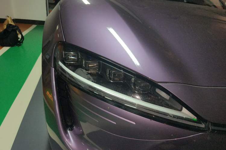 Used Hima Luxeed R7 2025 Range-Extended Version 251 km Max Right Front Headlight
