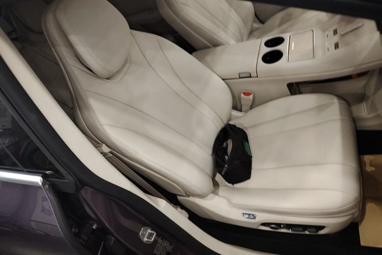 Used Hima Luxeed R7 2025 Range-Extended Version 251 km Max Right Front Seat