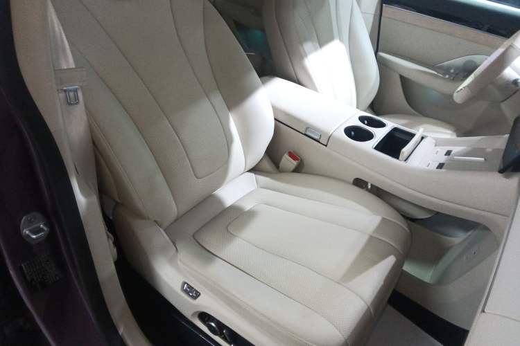 Used Hima Luxeed R7 2025 Range-Extended Version 251 km Max Right Front Seat