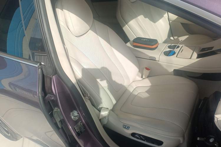 Used Hima Luxeed R7 2025 Range-Extended Version 251 km Max Right Front Seat