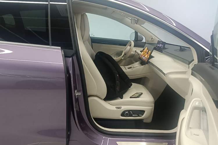 Used Hima Luxeed R7 2025 Extended-Range 331km Ultra Right Front Seat