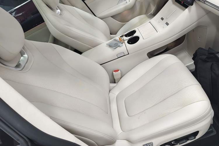 Used Hima Luxeed R7 2025 Range-Extended Version 251 km Max Right Front Seat