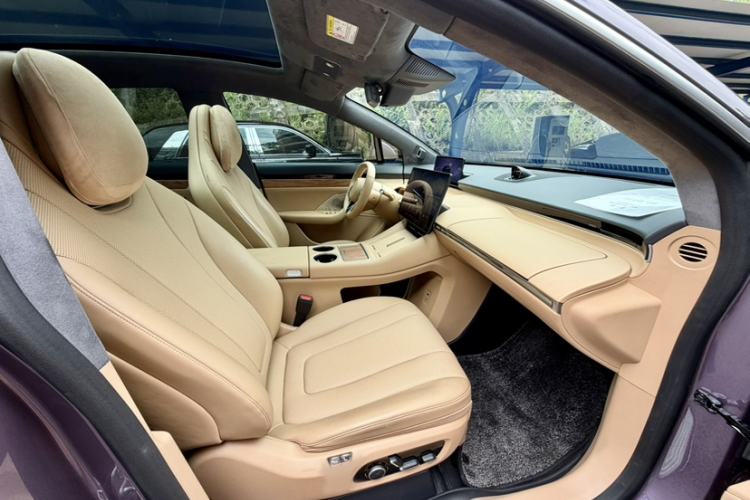 Used Hima Luxeed R7 2025 Range-Extended Version 251 km Max Right Front Seat