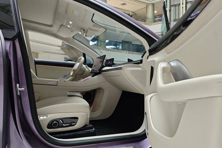 Used Hima Luxeed R7 2025 Range-Extended Version 251 km Max Right Front Seat
