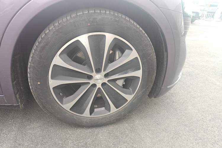 Used Hima Luxeed R7 2025 Range-Extended Version 251 km Max Right Front Wheel Hub