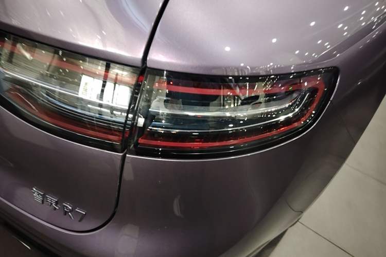 Used Hima Luxeed R7 2025 Range-Extended Version 251 km Max Right Rear Taillight