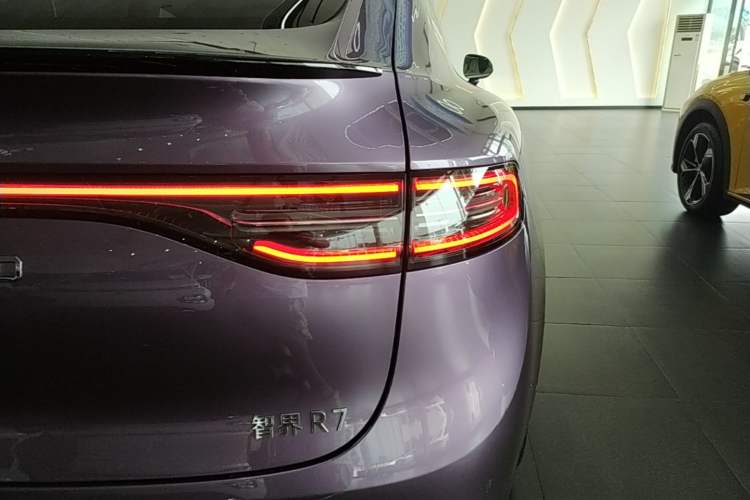 Used Hima Luxeed R7 2025 Range-Extended Version 251 km Max Right Rear Taillight