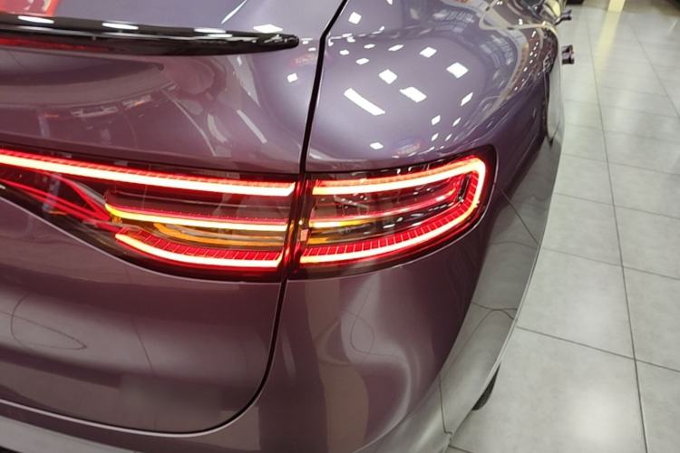 Used Hima Luxeed R7 2025 Range-Extended Version 251 km Max Right Rear Taillight