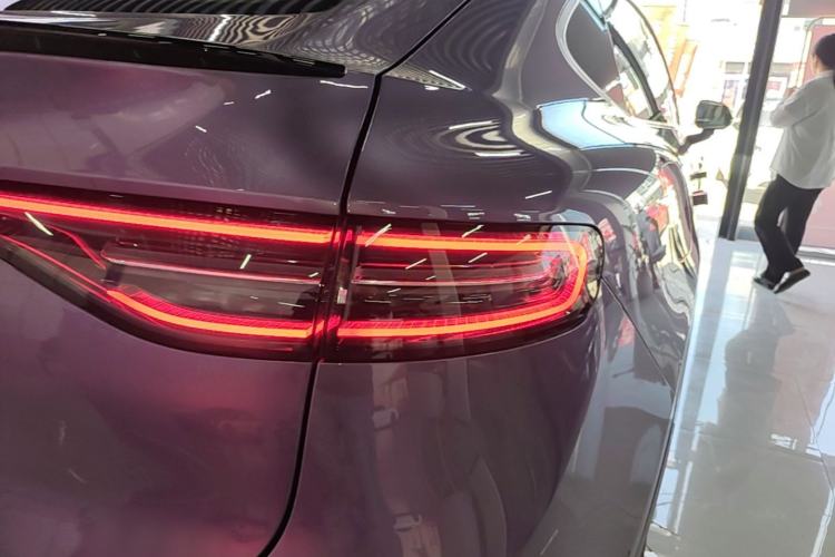 Used Hima Luxeed R7 2025 Range-Extended Version 251 km Max Right Rear Taillight