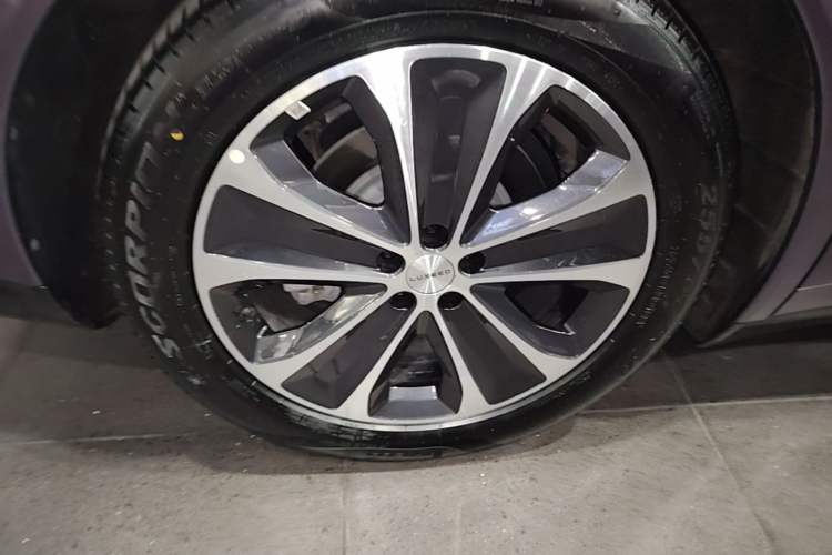 Used Hima Luxeed R7 2025 Range-Extended Version 251 km Max Right Rear Wheel Hub