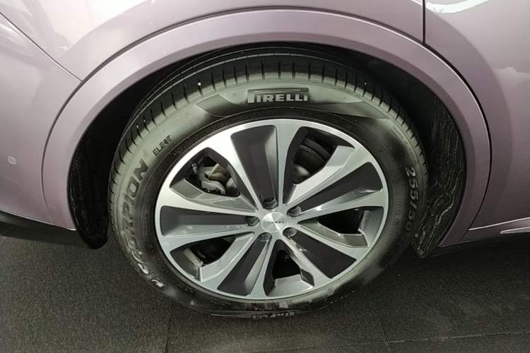 Used Hima Luxeed R7 2025 Range-Extended Version 251 km Max Right Rear Wheel Hub