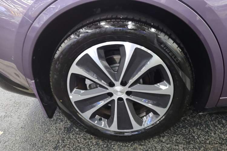 Used Hima Luxeed R7 2025 Range-Extended Version 251 km Max Right Rear Wheel Hub