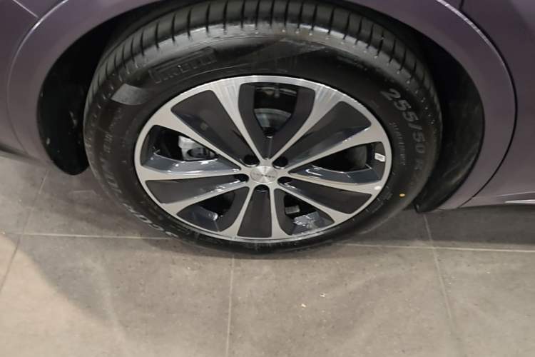 Used Hima Luxeed R7 2025 Range-Extended Version 251 km Max Right Rear Wheel Hub