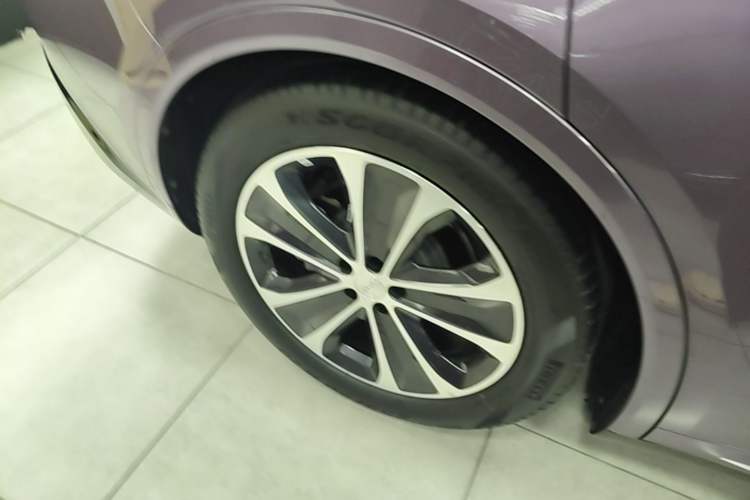 Used Hima Luxeed R7 2025 Range-Extended Version 251 km Max Right Rear Wheel Hub