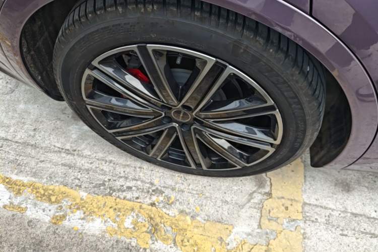 Used Hima Luxeed R7 2025 Extended-Range 331km Ultra Right Rear Wheel Hub