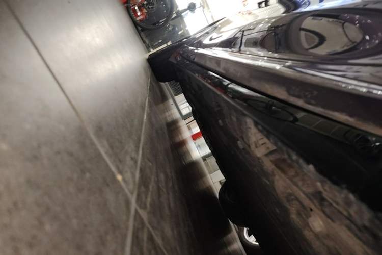 Used Hima Luxeed R7 2025 Range-Extended Version 251 km Max Right Side Sill
