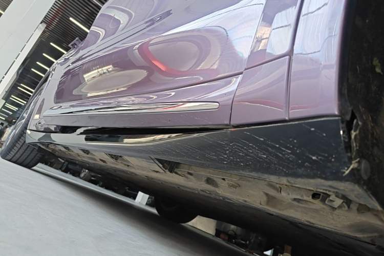 Used Hima Luxeed R7 2025 Range-Extended Version 251 km Max Right Side Sill