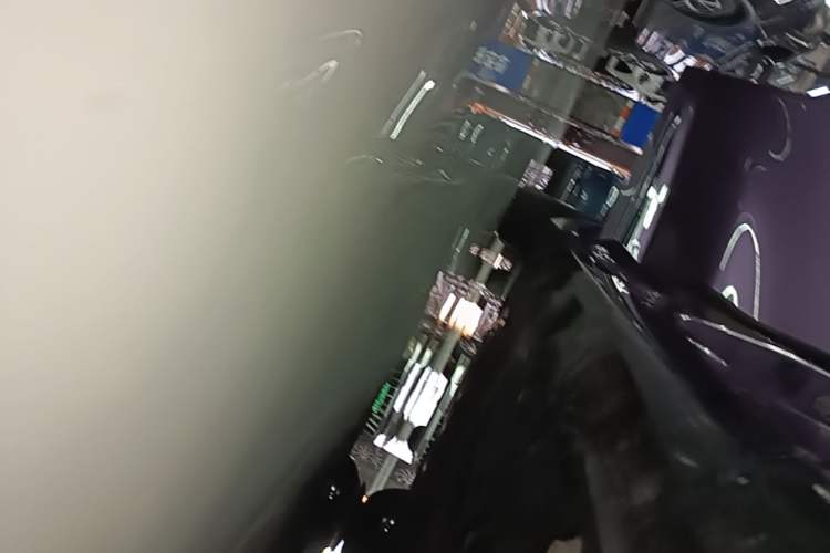 Used Hima Luxeed R7 2025 Range-Extended Version 251 km Max Right Side Sill