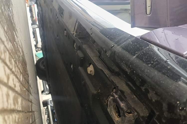 Used Hima Luxeed R7 2025 Range-Extended Version 251 km Max Right Side Sill