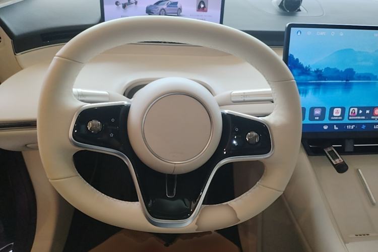 Used Hima Luxeed R7 2025 Extended-Range 331km Ultra Steering Wheel