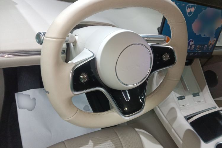 Used Hima Luxeed R7 2025 Range-Extended Version 251 km Max Steering Wheel