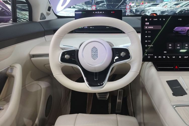 Used Hima Luxeed R7 2025 Range-Extended Version 251 km Max Steering Wheel