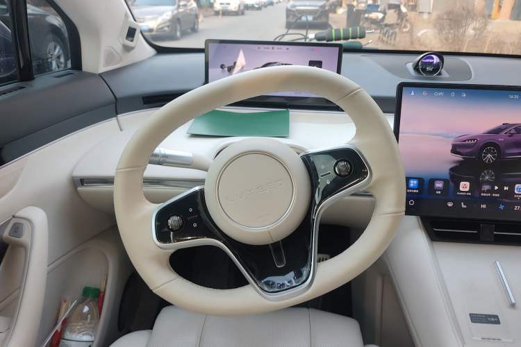 Used Hima Luxeed R7 2025 Range-Extended Version 251 km Max Steering Wheel