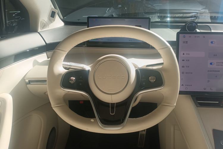 Used Hima Luxeed R7 2025 Range-Extended Version 251 km Max Steering Wheel
