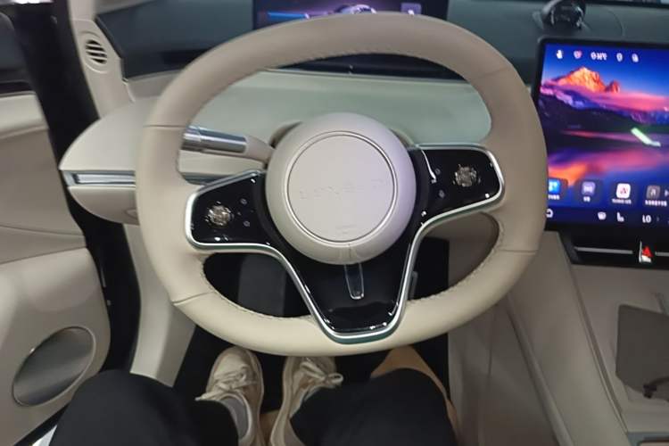 Used Hima Luxeed R7 2025 Range-Extended Version 251 km Max Steering Wheel