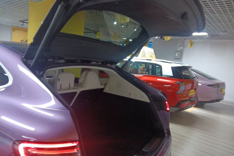 Used Hima Luxeed R7 2025 Range-Extended Version 251 km Max Trunk