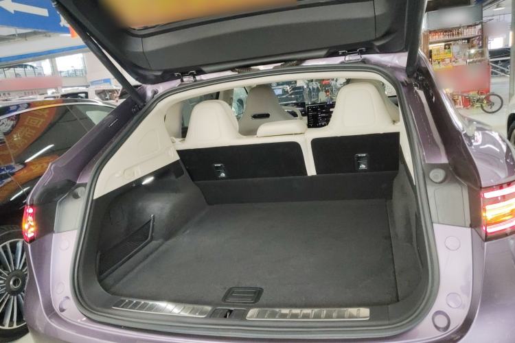 Used Hima Luxeed R7 2025 Range-Extended Version 251 km Max Trunk