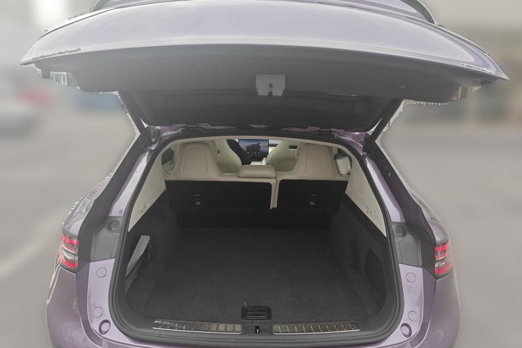 Used Hima Luxeed R7 2025 Range-Extended Version 251 km Max Trunk
